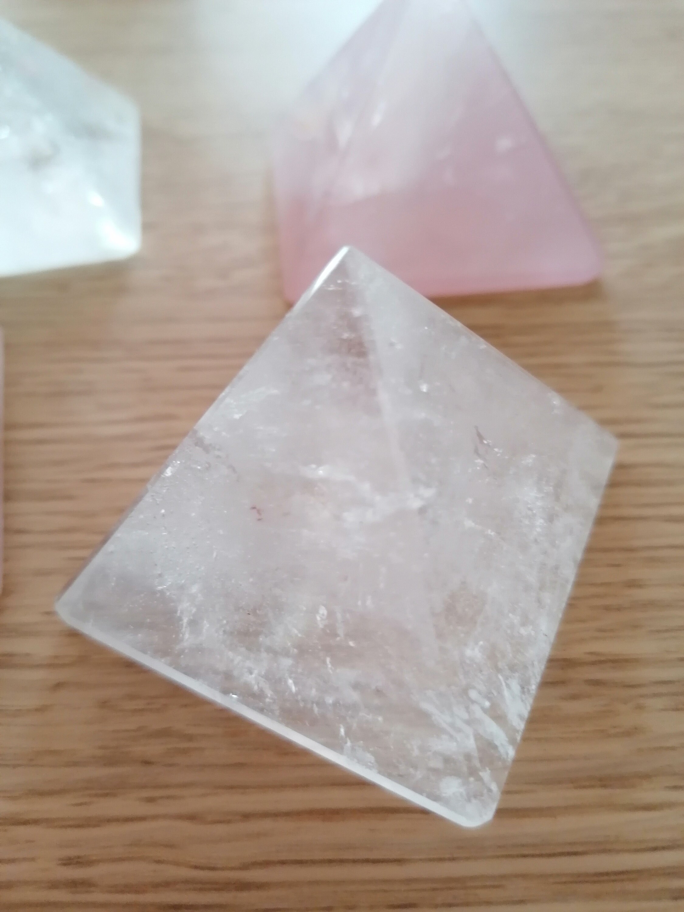 Pyramide en Pierre Semi Précieuse de Cristal Roche