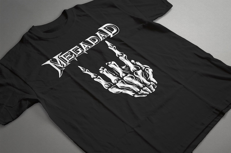 Może przedstawiać: Czarny T-shirt z białym nadrukiem słowa "Megadeth" w stylizowanym foncie i szkieletową ręką wykonującą gest rock and roll.