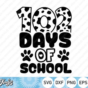 Puede incluir: Diseño gráfico en blanco y negro con el texto "102 Days of School" con huellas de patas y un corazón. Los números están decorados con un patrón de lunares blanco y negro.