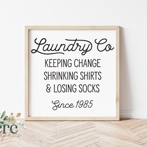 Laundry Co garder le changement de chemises rétrécies et perdre des chaussettes SVG | Drôle de panneau de buanderie svg | Décoration de la buanderie | Enseigne de ferme moderne