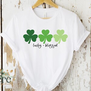 Lucky and Blessed SVG | Kleeblatt svg | St Patricks Day Shirt svg | Lustige St Patricks Day svg | Feeling Glücksshirt svg | Glücksbringer png