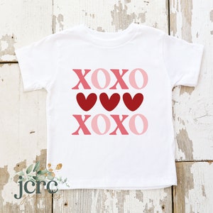 XOXO-SVG | Retro Valentijnsdag SVG | Valentijnsdag shirt PNG | Hallo liefde SVG | Hou van Vibes-svg | Knuffels en kusjes SVG | Digitaal snijbestand