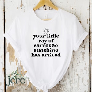Je kleine straal van sarcastische zonneschijn is aangekomen SVG | Sarcastische SVG | Grappig shirt SVG | Digitaal snijbestand | Zeefdruk | Sublimatie