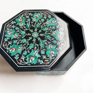 Scatola portagioie in marmo nero di alta qualità, intarsio floreale ottagonale in malachite, arte decorativa, regali di lusso per damigelle d'onore