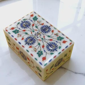 Handmade Marble Trinket Box: Stone Inlay Jewelry Box (6x4 Inches