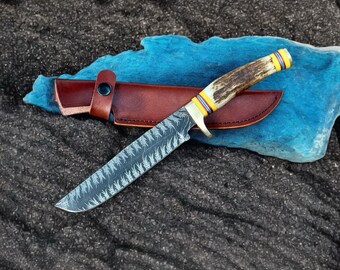 Handmade Damascus Steel Hunting Knife – Stag Horn Handle, Leather Sheath