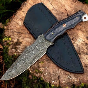 Handcrafted Damascus Steel Hunting Knife with Leather Sheath