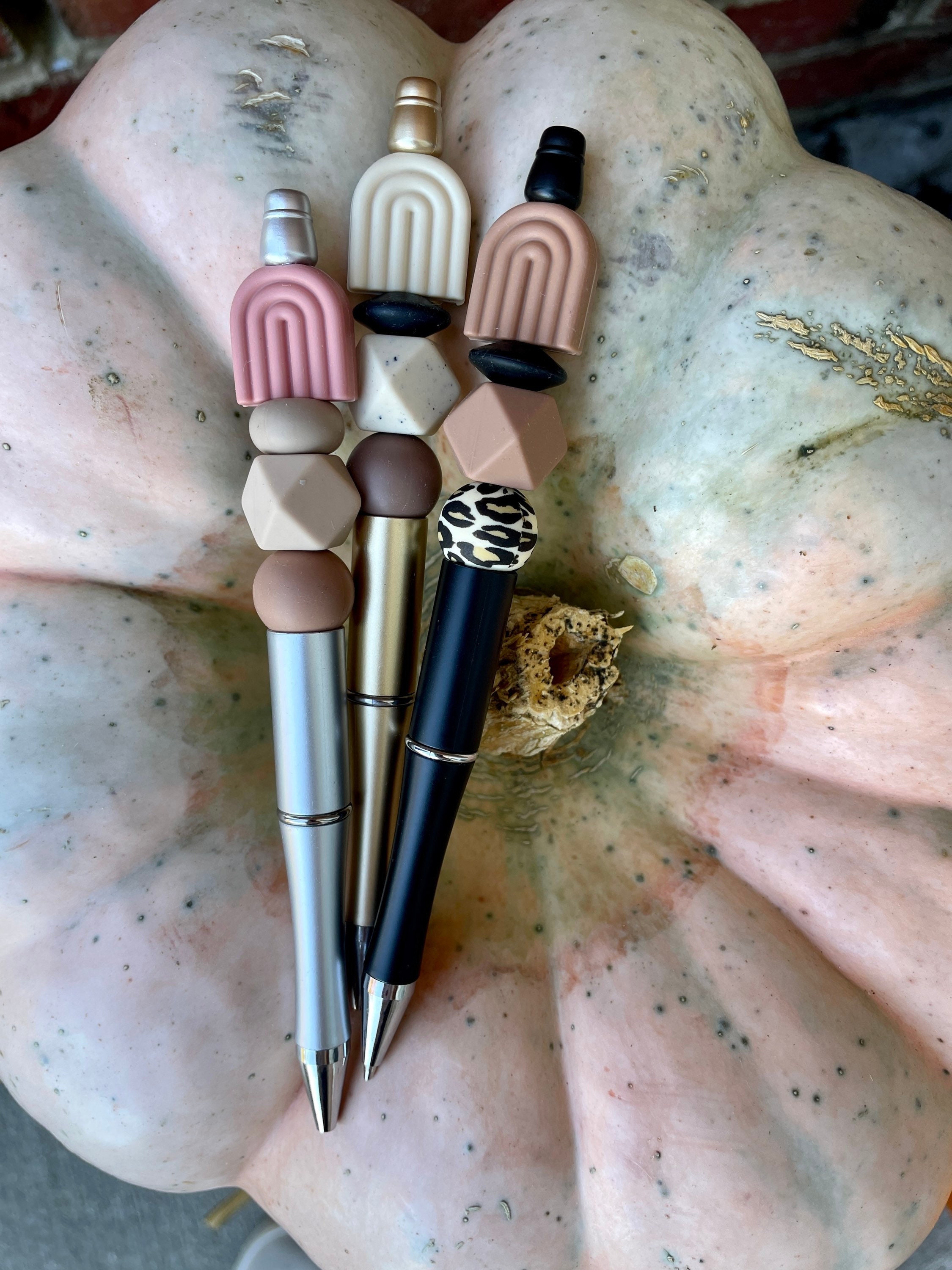 Pencil Pal DIY Bubblegum Bead PLASTIC Pen Kit, Beadable Pens Chunky  Bubblegum Beads, M&M Bubbles, Bubble Gum Beads, DIY Kits