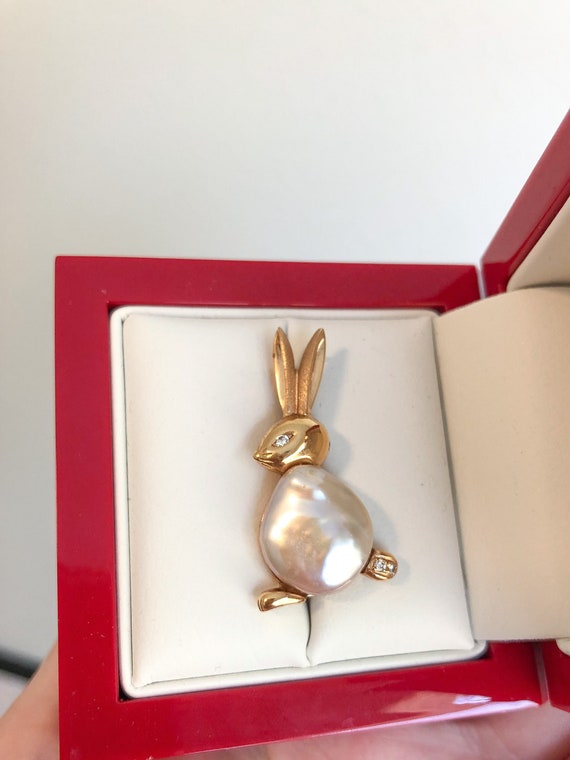 RARE exquisite solid 18kt Gold Bunny Rabbit Pin wi