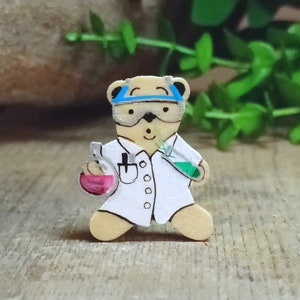Scientist Bear Pin, Handmade Scientist Pharmacist Chemist Graduation Gift, Hand Painted Chemistry Science Teacher Gift, Science Lapel Pin