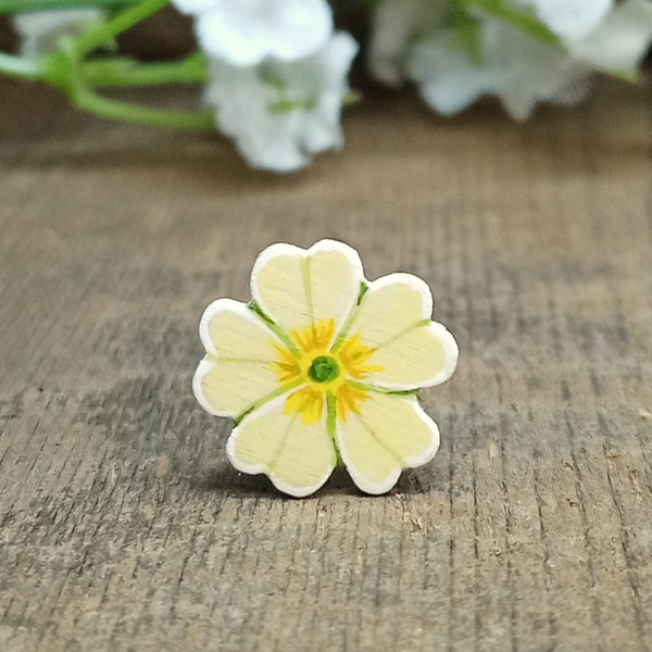 Épingle primevère, cadeau primevère fait main, fleur de naissance de février, petite fleur jaune, bijoux primevère peints à la main, petite épingle de fleurs sauvages