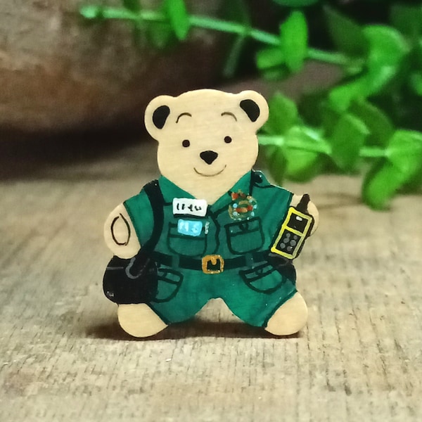 Paramedicus cadeau, handgemaakte gepersonaliseerde paramedicus Bear Lanyard Pin Badge, student afstuderen, teddybeer broche, kleine houten geschilderde beer