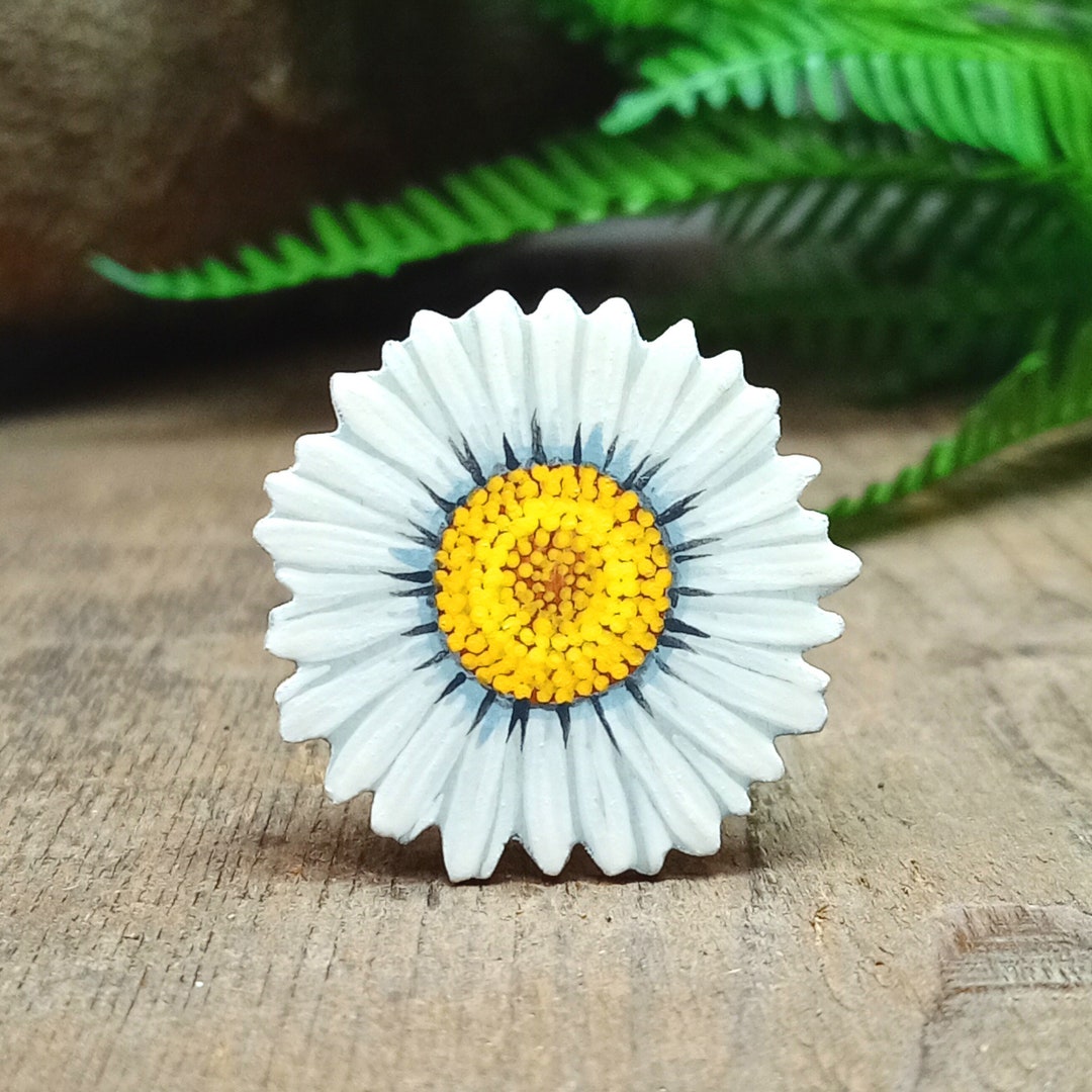 Broche marguerte, épngle marguerte fate man, fleur de nassance d