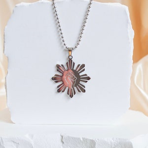 Philippine Sun Halskette | Araw Halskette | Philippinische Pride Faust