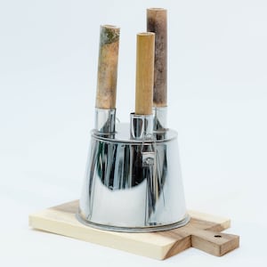 Puto Bumbong Topf mit Bambusstangen