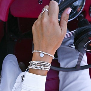 Bracelet Gaïa en perles plaqué argent sa breloque personnalisable. Vendu à l'unité, idéal en accumulation Plusieurs tailles disponibles. image 2