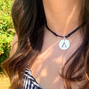 Collar gargantilla pastilla inicial - Baño de plata de 10 micras - Ajustable