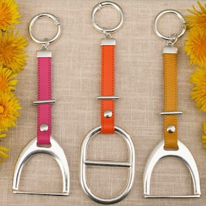 Porte clé bijoux de sac en cuir cousu coloré et pendentif plaqué argent - Excellente qualité - Porte clé fait main
