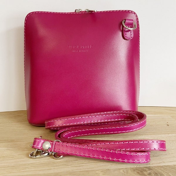 Handtasche „Piccolo“ mit fuchsiafarbenem Schultergurt aus italienischem Leder – Viele Farben erhältlich – Umhängetasche – ideales Geschenk