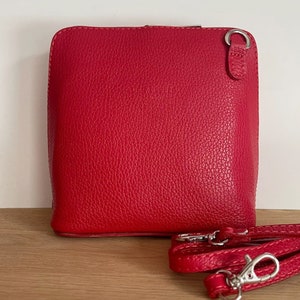 Sac à main "Piccolo" bandoulière rouge vif en cuir grainé Italien - Plein de coloris disponibles - sac crossbody - idéal cadeau