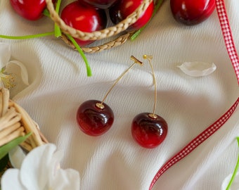 Boucles d'oreilles cerise réaliste - bijoux printemps femme - bijoux fruit rouge doré