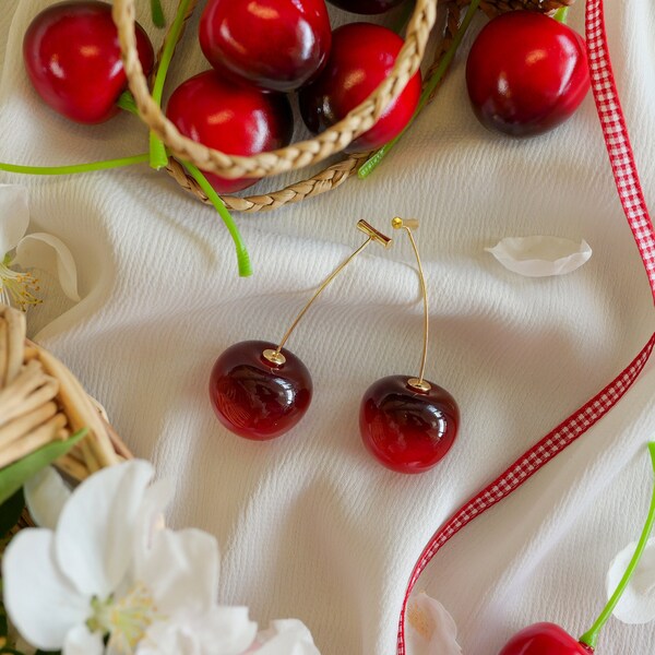 Boucles d'oreilles cerise réaliste - bijoux printemps femme - bijoux fruit rouge doré