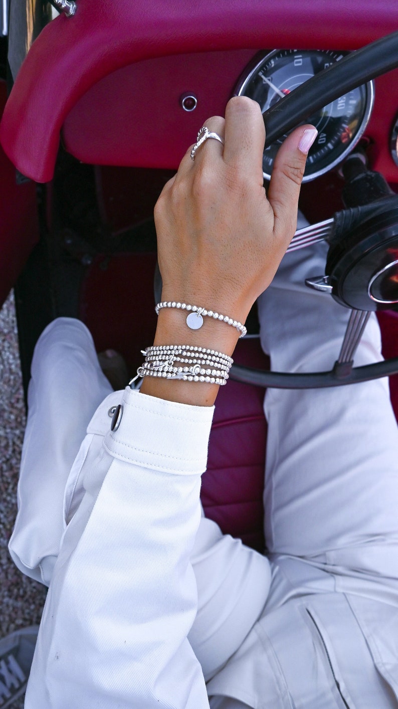 Bracelet Gaïa en perles plaqué argent sa breloque personnalisable. Vendu à l'unité, idéal en accumulation Plusieurs tailles disponibles. image 2
