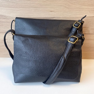 Black &quot;Pablo&quot; handbag - shoulder bag - trendy bag - black colored bag - Leather goods - Sucre et Cinelle