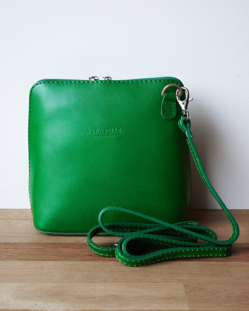 Sac à main Piccolo bandoulière vert pomme cuir lisse italien Plein de coloris disponibles sac crossbody idéal cadeau image 1