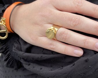 Customizable charm ring gold with fine gold 24k 0.25 microns, lacquered
