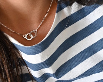 Collier menottes fines - chaîne ronde - plaqué argent - idée cadeau femme, plusieurs tailles disponibles. Résiste au temps et à la vie.