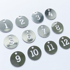 Maxi number disc from 1 to 31 - ideal for mounting necklaces, bangles - 10 micron silver plated - From 1 to 31 - Diameter 26mm