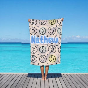 Personalisiertes Emoji Strandtuch, benutzerdefinierter Name Emoji Handtuch, lebendiges Emoji Design Handtuch, Emoji Muster Handtuch, stilvolles Emoji Handtuch mit Namen