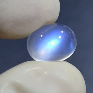 Natural Blue Flashy Rainbow Moonstone Cabochon Oval Shape Good Quality Loose Gemstone Semi Precious Stone Jewelry 11x9x6 MM