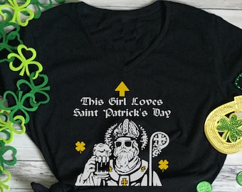 Dieses Mädchen liebt St. Patricks Day V-Ausschnitt Shirt, St. Patricks Day Shirt Frauen, lustige St Patty Shirt, St Pattys Geschenk, gälische Shirt, irische t