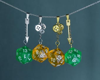 Nott/Veth D20 Arrow Button Rogue Dangling Necklace – Critter Cosplay – Mighty 9 – Dice and Dragons – TTRPG Jewelry