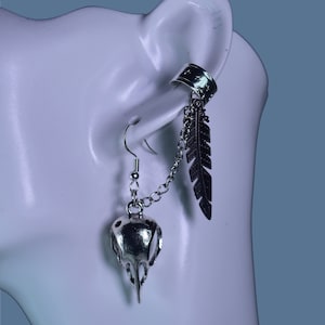 Vax Schädel Feder Dolch Ketten Ohrringe Ohrmanschette Combo - Critter Cosplay - Würfel und Drachen - TTRPG Schmuck
