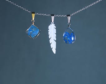 Yasha D20 Flowers Feathers Barbarian Necklace – Critter Cosplay – Mighty 9 – Dice and Dragons – TTRPG Jewelry