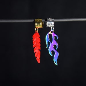 Puños para las orejas de Hotwings con plumas rojas y llamas moradas - DabiHawks