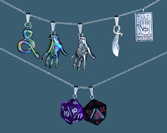 Mollymauk D20 Sword Snake Tarot Card Hand Necklace – Critter Cosplay – Mighty 9 – Dice and Dragons – TTRPG Jewelry