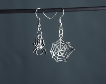 Orecchini con ciondoli a forma di ragno e ragnatela di Spiderman - Peter Parker-