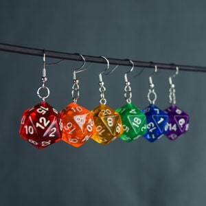 Pendientes de dados D20 de arcoíris transparentes - Dados y dragones - Joyas TTRPG