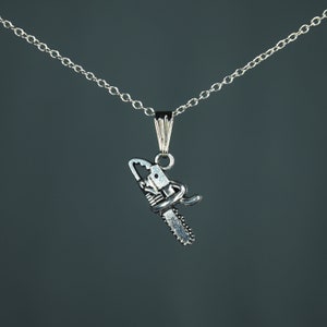 Collier à breloques tronçonneuse – CSM – Bijoux cosplay anime