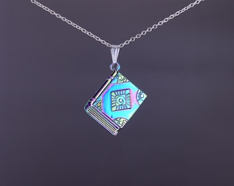 Essek Spellbook Wizard Necklace – Critter Cosplay – Mighty 9 – Dice and Dragons – TTRPG Jewelry