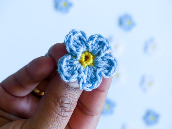 TOYMIS Positive Häkelblume – Gestrickte Deko-Pflanze, Ca. 9x16 Cm, Emotionale Unterstützung