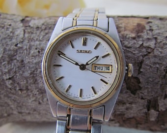 Seiko Vintage Wristwatch - Collectable Women's Analogue Stainless Steel Sports c.1995 - Japanese Quartz  Movement - Nice Smart Watch