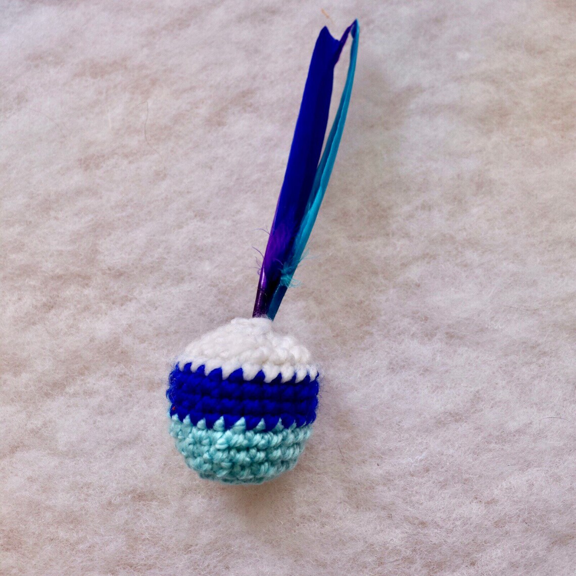 Ball with feathers / pelota con plumas / cat toy / juguete Etsy