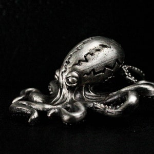 Octopus Cthulhu Pendant Necklace Brass Sleeping God Cthulhu-Octopus Paul Pendant Necklace