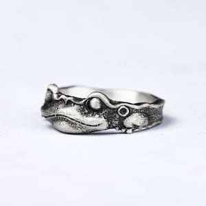 Tiny Frog Silver Ring - Portable Animal Handmade Jewelry