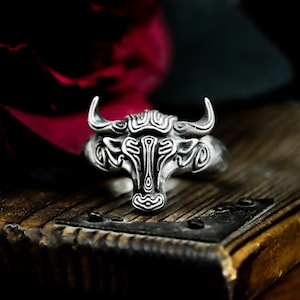 Anillo de plata 925 con tótem de cabeza de toro: anillo gótico de plata con facetas de animales taurinos simples: joyería de diseño celta con tótem de estilo vikingo